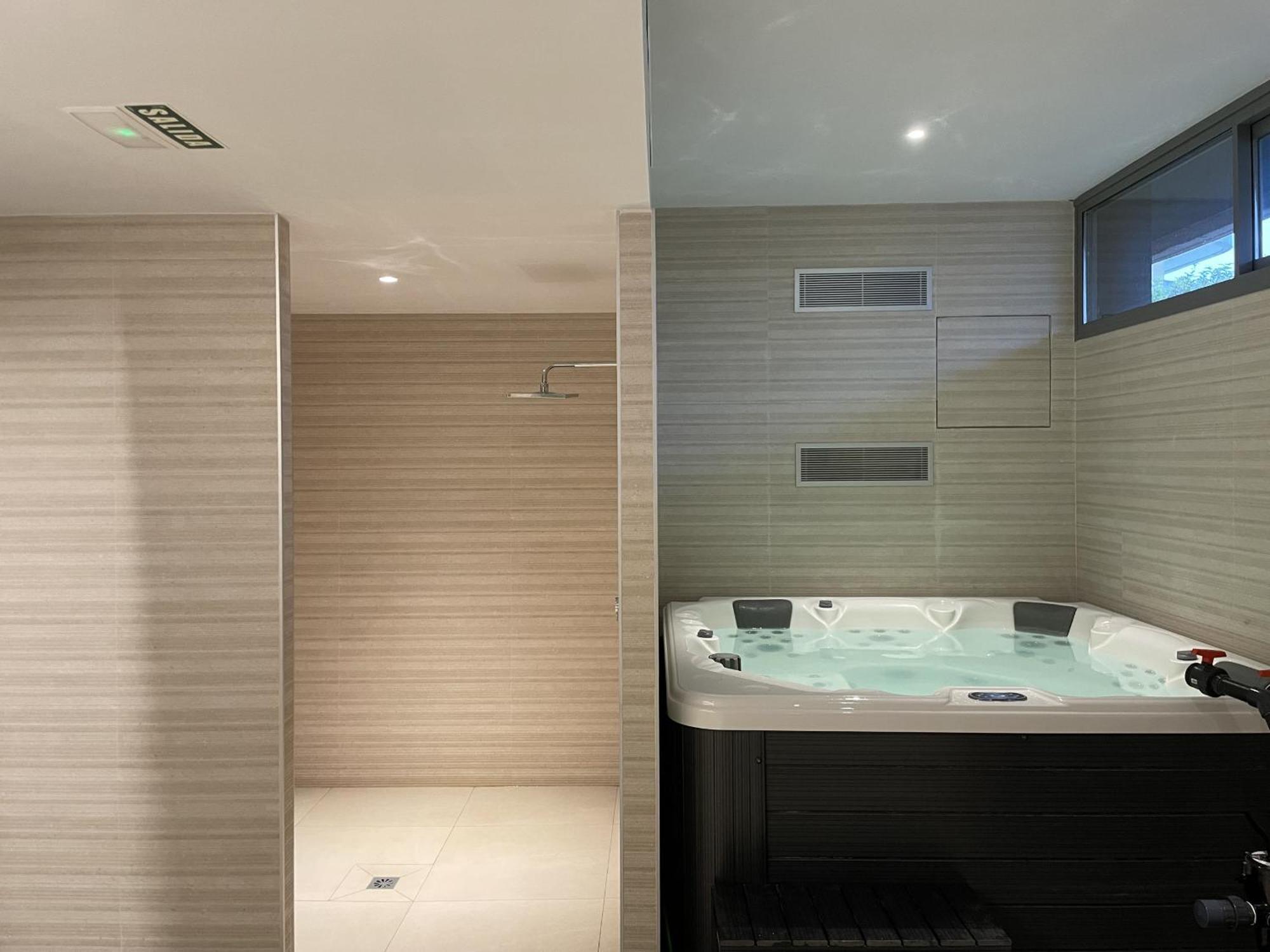 Vivi Homes - Elies House Pool, Gym, Spa & Sea View El Faro Esterno foto